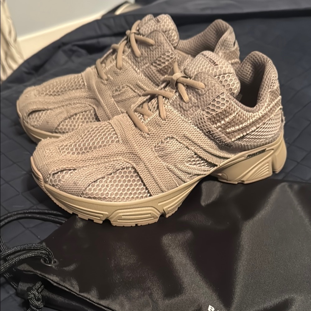 Balenciaga Phantom Sneaker 'Dark Beige'
Mens 41 - Picture 3 of 7